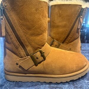 UGG Australia Blake Chestnut Boots Size 8 Defect